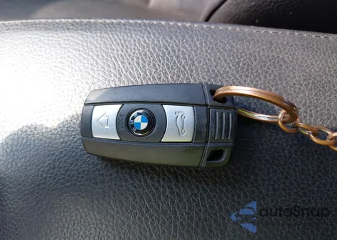 2010 BMW 328I xDrive z USA, uszkodzony, nr VIN WBAPK5C52AA650082